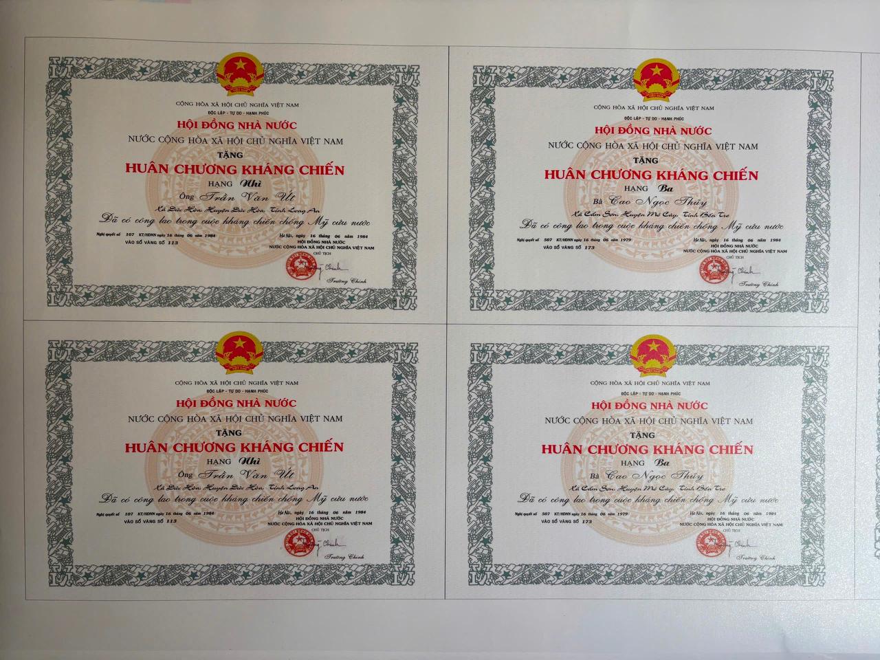 In bằng khen giấy ảnh cho Ủy ban tỉnh Bến Tre