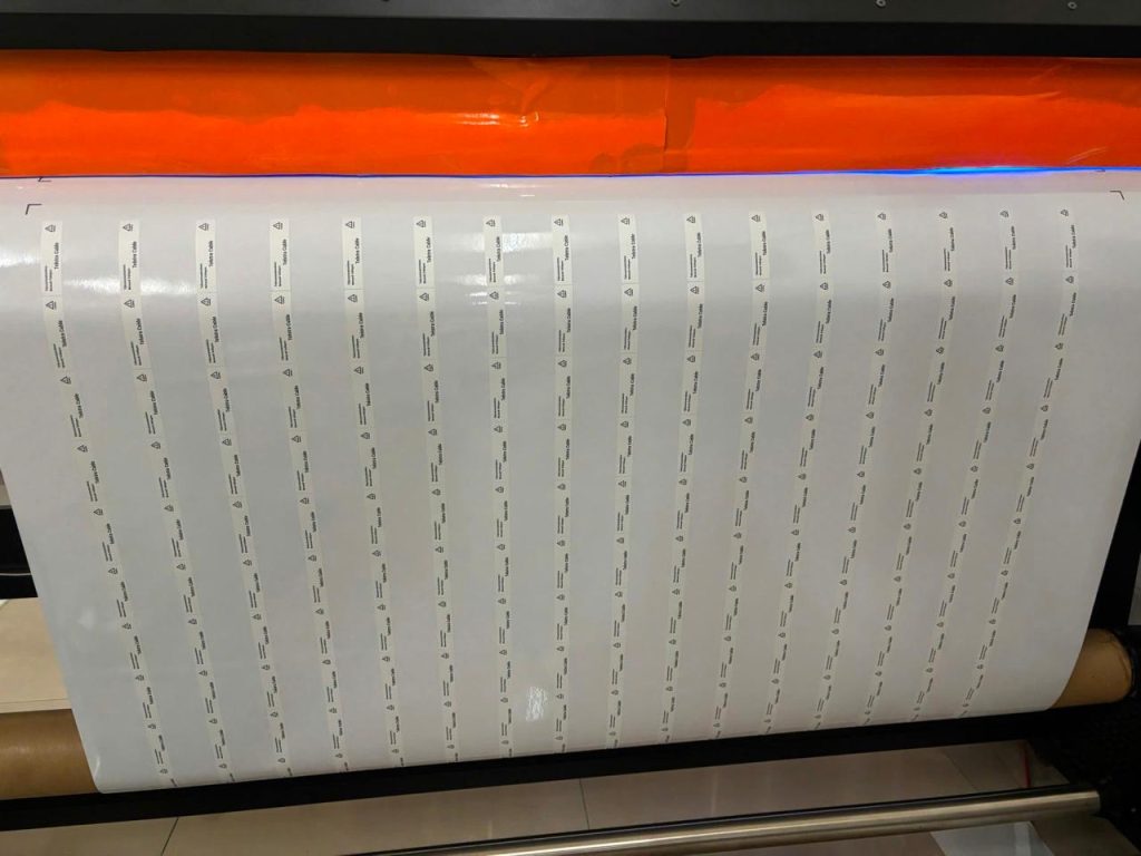 In tem UV trên decal trong bế demi – Anh Phát