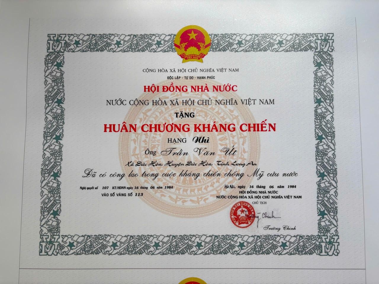 Thành phẩm bằng khen giấy ảnh
